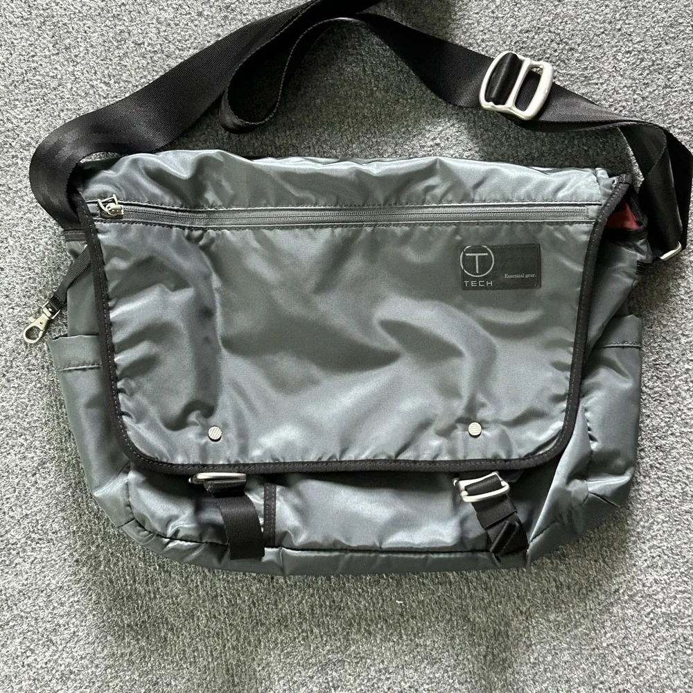 Tumi Messenger Bag Gray 16